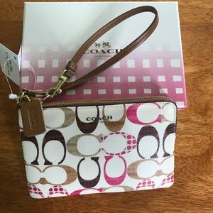 NWT Coach leather pink Multi Signature wristlet
